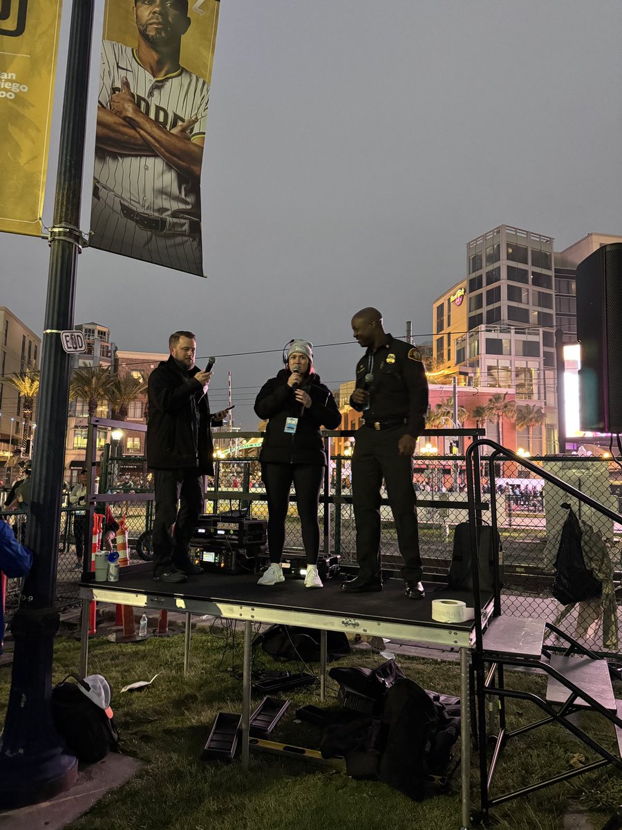 And they’re off! So excited to be part of the <a href="/govx/">govx</a> <a href="/SDHalf/">SD Half Marathon</a>. Thanks <a href="/SDFDChief/">Robert Logan</a> for joining us to start the race. #inmotion #sandiego #sundayfunday #sdfd