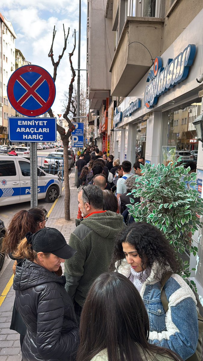 Demokrasi, hukuk ve yargının çok da bi şeye yaramadığı şu günlerde, umudumuzu diri tutmakta fayda var.
Baştan yenilmiş hissetmenin zamanı değil millet 🤟🏽