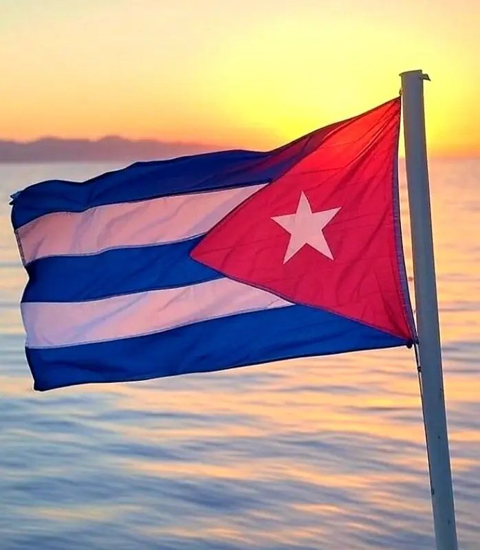 Aunque sople el viento y arrecien los tiempos, mi amor por Cuba será eterno ❤️🇨🇺❤️
#JuvenilMartiano 
#UJCdeCuba