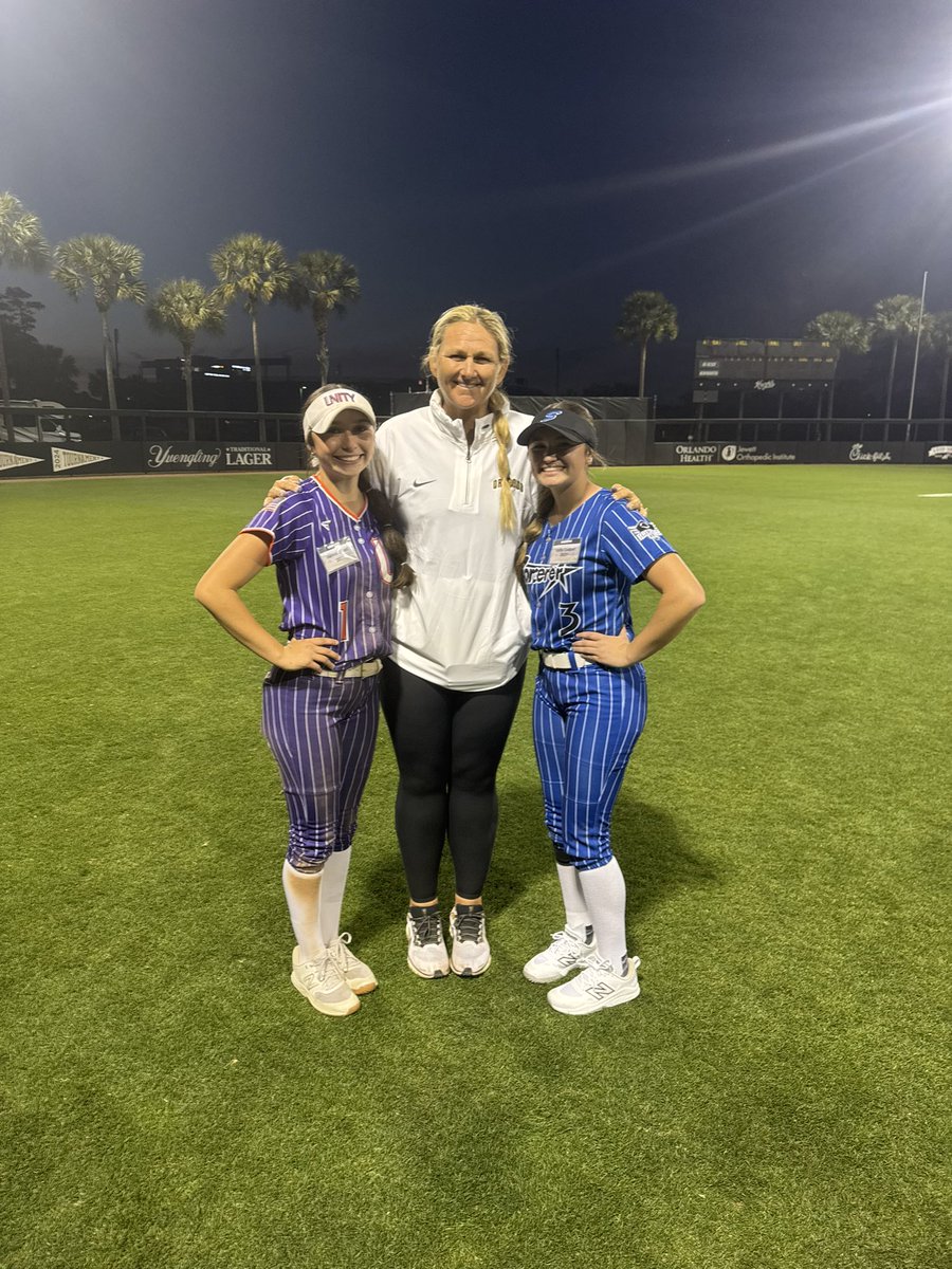 SiennaOwen2027's tweet photo. Had a great time at the UCF Camp last night, Thank you @CoachBallMalone @noahbsanders for putting on such an awesome camp! #ucfsoftball 

@UNITYRICKS 
@bellacooper2027 https://t.co/eVIFdHHWHC