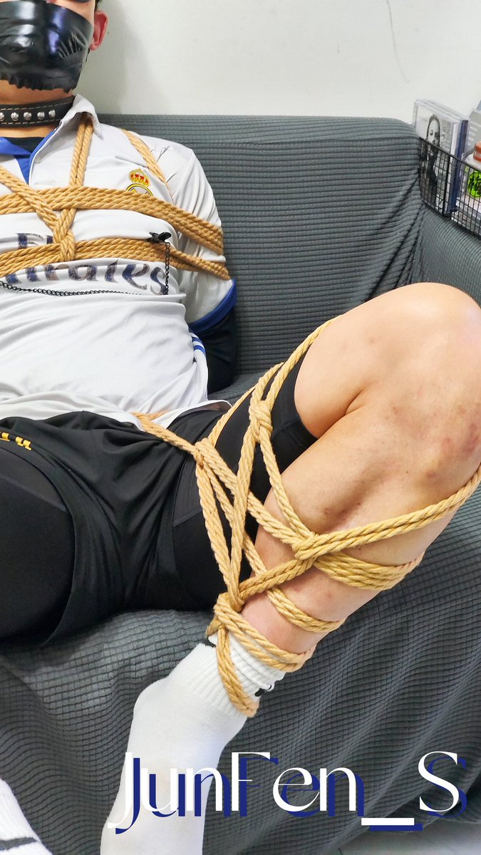 今天是国际小狗日，话说有没有小狗想来投怀送抱的啊，有绳子伺候着😂