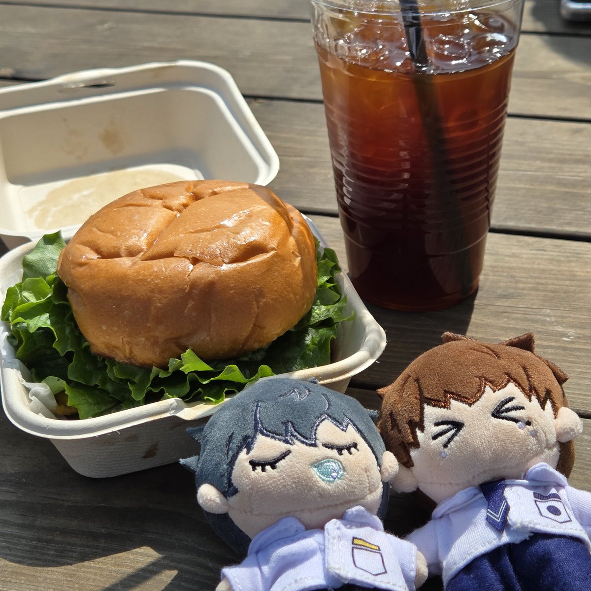 갑작스럽지만 오늘 생일이였어요 😙🎂
지인들이 종ㅅ6 굿즈와 회지를 만들어주셔서 특별하고도 즐거운 하루를 보냈습니다 흑흑 (저는 하루 23시간 60분 종ㅅ6중입니다 ) 다들 즐거운 하루 보내셨길 바랄게요 . . . 🖤🤎