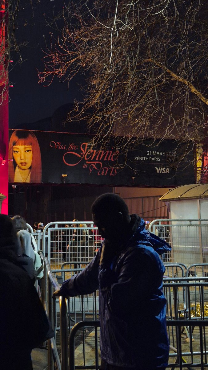 moi_c_lina's tweet image. Concert Jennie guys 💋💋

#JENNIE #JENNIEinParis #RubyExperienceParis