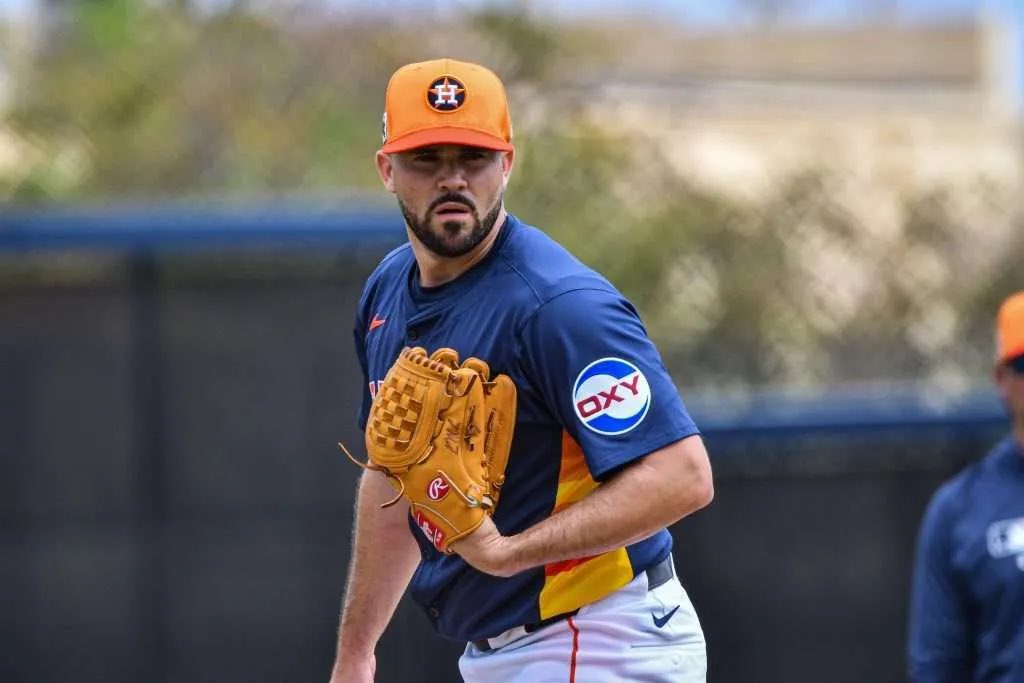 Source: RHP Luis Contreras has made the #Astros opening day roster.