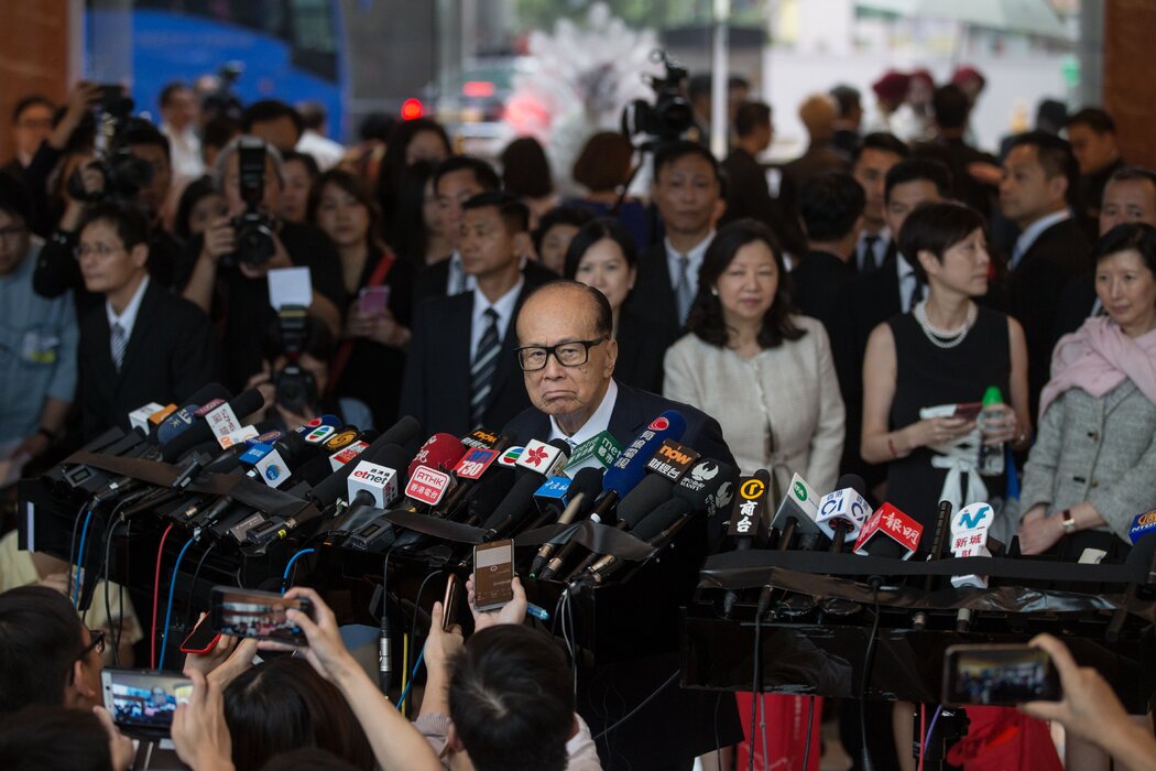 After Cheung Kong (CK Hutchison) became involved in the China-US confrontation over the Panama Canal, Li Ka-shing decided to sell the business. Beijing threatened to block the transaction. This has further raised concerns in the business community about whether Hong Kong