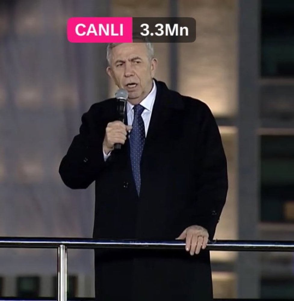 adamın twitterda aldığı izlenme sayısı bile dem partinin oyundan 700 bin fazla kendinizi nimetten saymayın akdumun primatları :D