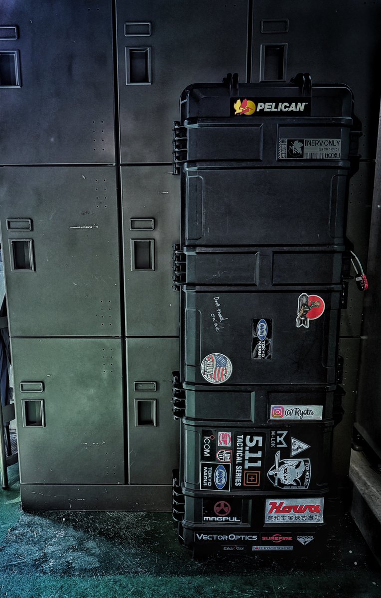 良きロッカーがキリングハウスさんにあったので目の前でパシャリ...

ハードケースは至高だぜ。
(ペリカン製ではないです笑)