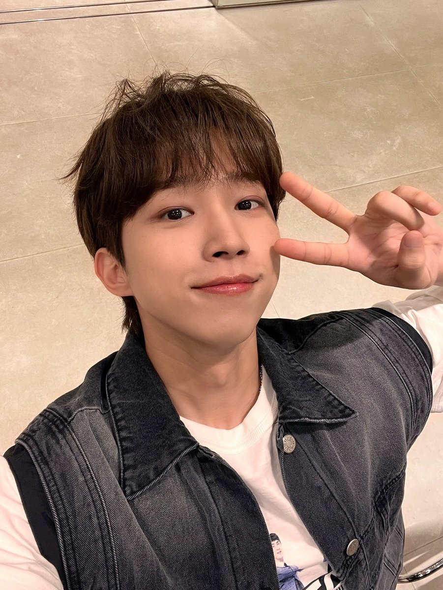 NFlyingofficial's tweet photo. 사운드 베리 참 재미있었다!🤗

#NFlying #엔플라잉 #서동성 #SeoDongSung https://t.co/VpdzZENg3e