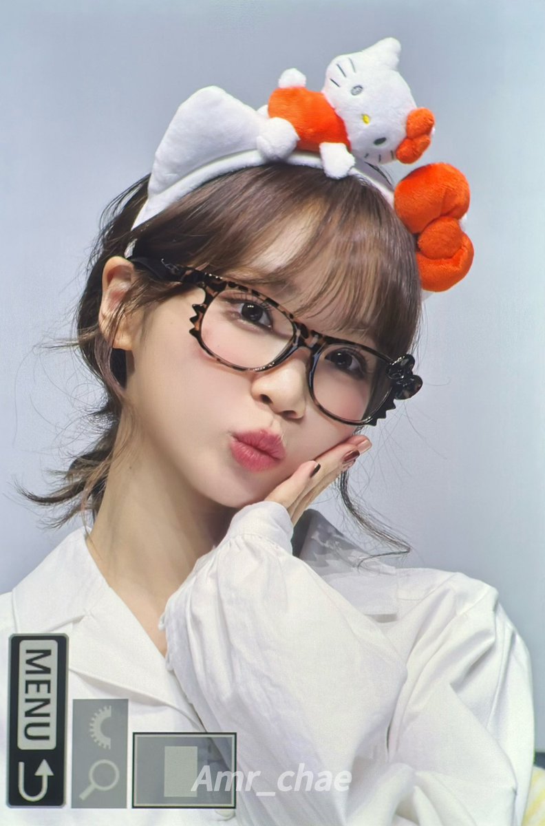 김채원 + 헬로키티 조합 못 참아
내가 좋아하는 여자들
