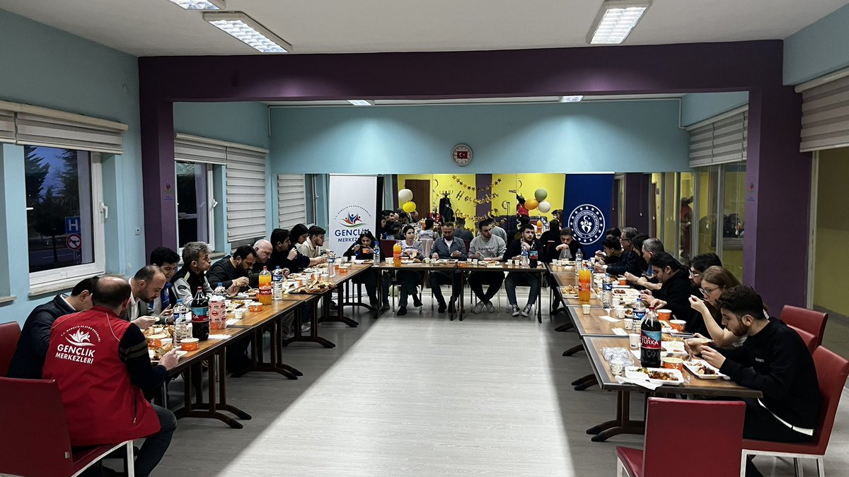 Merkezimde Ramazan 🌙 

Birlik ve beraberliğin, paylaşmanın ve kardeşliğin buluştuğu iftar programımızda gönüllülerimize ev sahipliği yaptık ✨