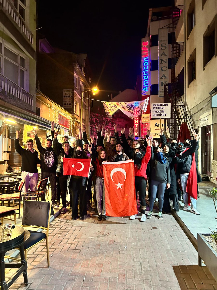 ZaferrHaber's tweet photo. Zafer Partisi Konya Gençlik Kolları, protestolar için meydanlarda. https://t.co/1kpZtNigj3