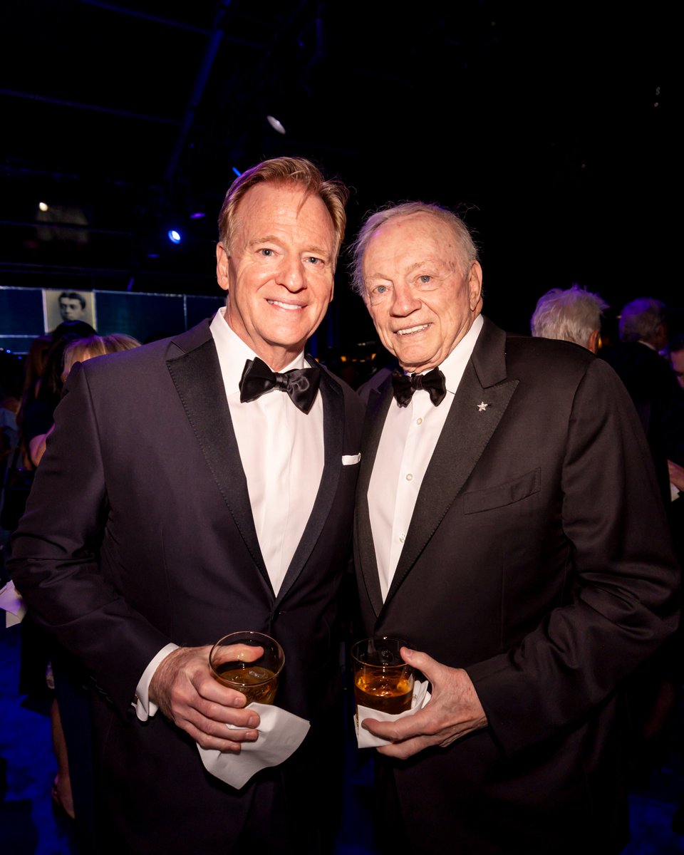 dallascowboys's tweet image. Honoring our Heroes 🏅

Last night, we celebrated the service and bravery of Medal of Honor recipients at the Grand Opening of the National Medal of Honor Museum!