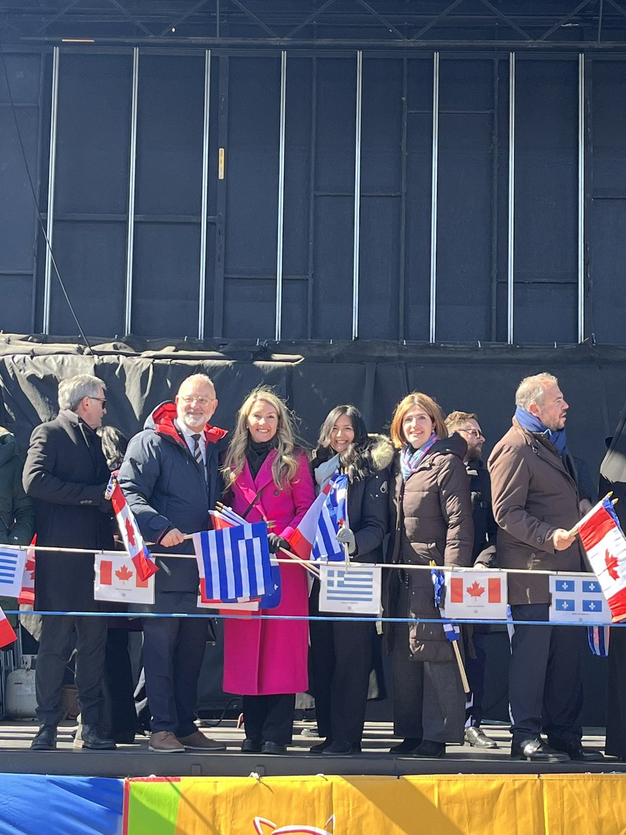 Parc-Extension était en fête à l’occasion du défilé de la Fête nationale de l’indépendance de la Grèce 🇬🇷 

Quel plaisir d’être à nouveau au rendez-vous! Merci au <a href="/TheHCGM/">HCGM</a>, à tous les partenaires et aux nombreux participants! 

Ζήτω η 25η Μαρτίου 1821 💙 

#polmtl #parcextension