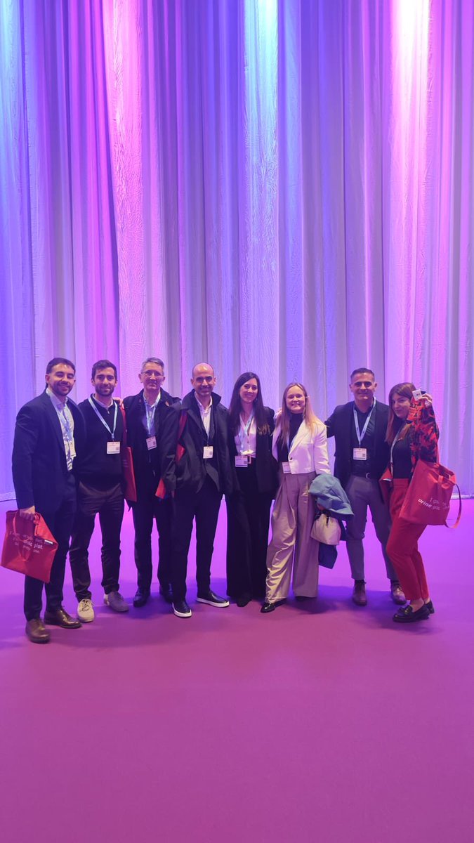 Alicia Lopez-Abad (@a_lopezabad) on Twitter photo Sharing insight on emerging robotic platform in kidney transplantation at #EAU25 congress. Special thanks to <a href="/AngeloTerrito/">Angelo Territo</a> and <a href="/YAU_Transplant/">EAU-YAU-Kidney Transplant Working Group</a> Such a great congress surrounded by amazing colleagues Sharing insight on emerging robotic platform in kidney transplantation at #EAU25 congress. Special thanks to <a href="/AngeloTerrito/">Angelo Territo</a> and <a href="/YAU_Transplant/">EAU-YAU-Kidney Transplant Working Group</a> Such a great congress surrounded by amazing colleagues