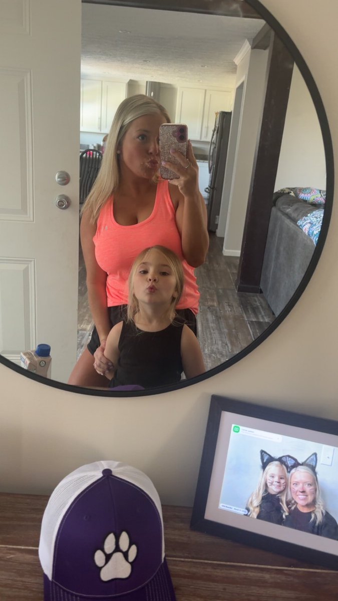 ChelsieAnna12's tweet photo. Mamas girl https://t.co/eVGYWLHesq