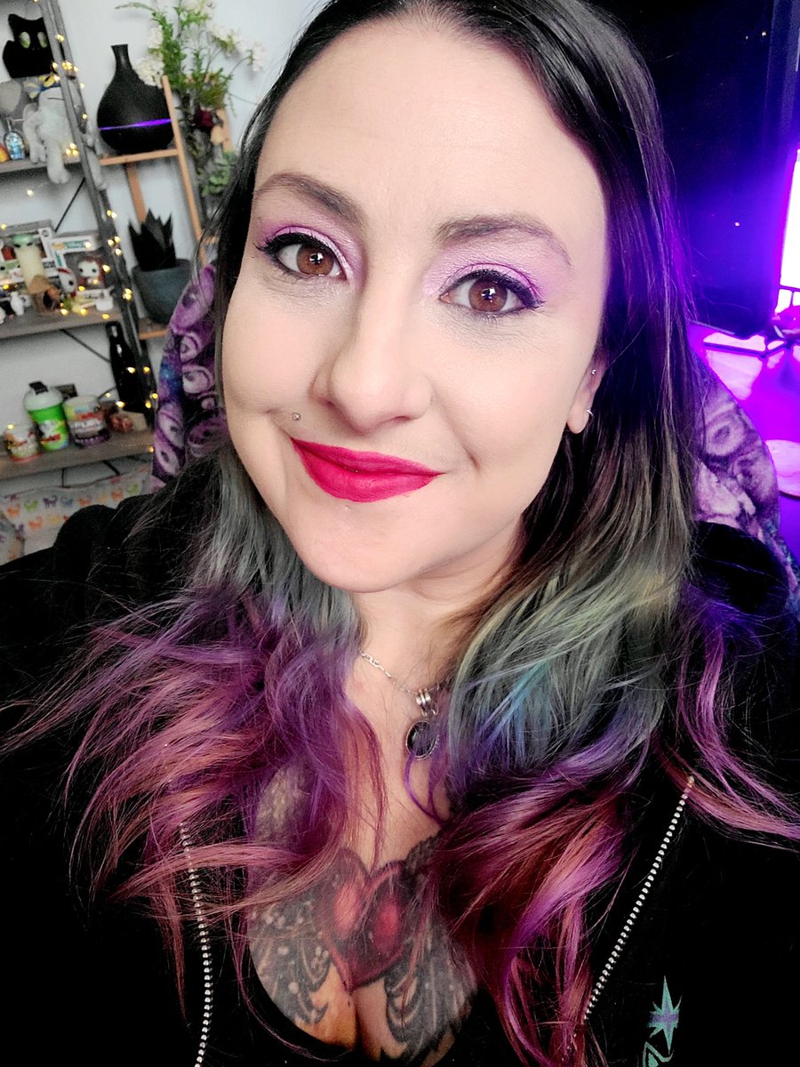 Happy Anniversary <a href="/SeaOfThieves/">Sea of Thieves</a>! We sailing 💙