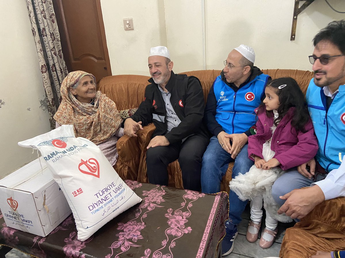 Pakistanda güzel şeyler oluyor. İyilik dünyayı değiştirecek. @tdv <a href="/DIBAliErbas/">Prof. Dr. Ali Erbaş</a> <a href="/diyanethbr/">Diyanet Haber</a>