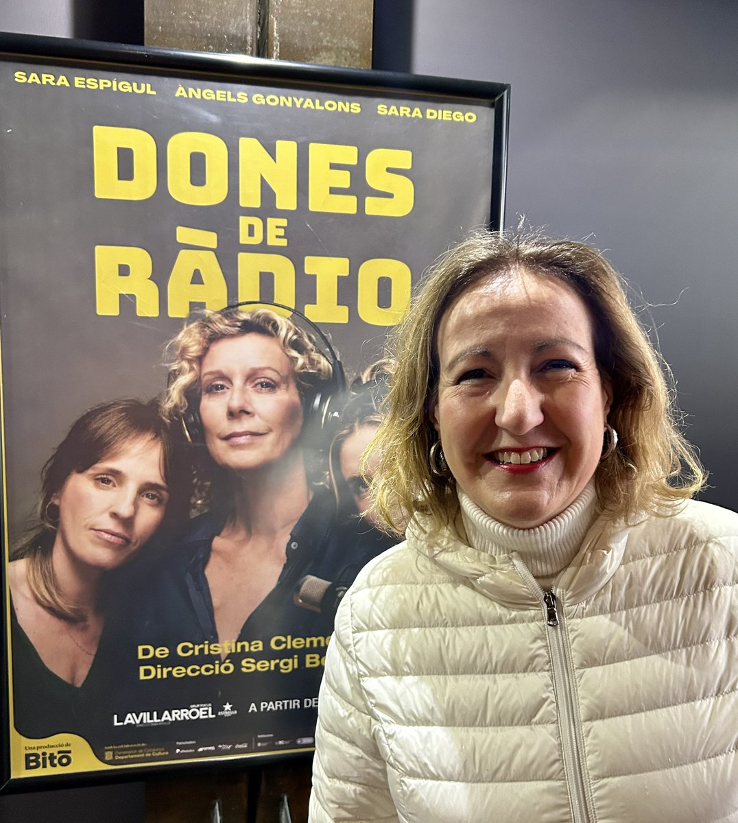 OBLIGATÒRIA per dones i per homes. Explica els motius pels quals el càncer de mama no és rosa i ho fa amb la normalitat amb que he vist transitar-hi a dones de ràdio i de televisió que m’estimo. #DonesDeRàdio @la_villarroel