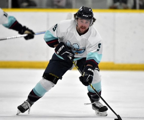 FanZoneDekko's tweet image. @BluebirdsHockey Stay Alive!🚨 

Tilbury rallies to edge Stratford 6-5 in Game 3, cutting series deficit to 2-1. 

McKibbin nets the GWG, Denomme scores twice, and Polidori makes 41 saves. 

Game 4 set for today in Stratford! #WOSHL #Bluebirds

Read: wp.me/pbddrV-vFA