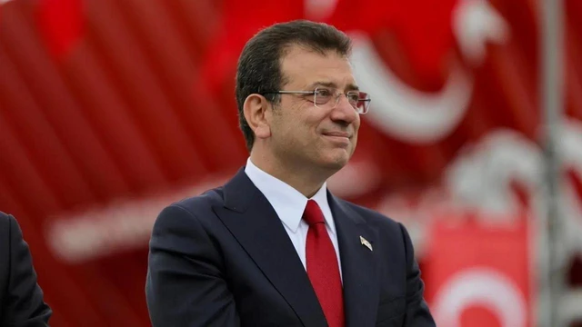 Ekrem İmamoğlu:

"Silivri Cezaevi’nden beni çok mutlu eden bir haberi sizlerle paylaşmak istiyorum.

Cumhuriyet Halk Partimizin Cumhurbaşkanlığı önseçiminde rekor düzeyde bir katılım gerçekleşti.

15 milyon vatandaşımız oy kullandı. İktidarın zulmünden, tarumar edilen ekonomiden,