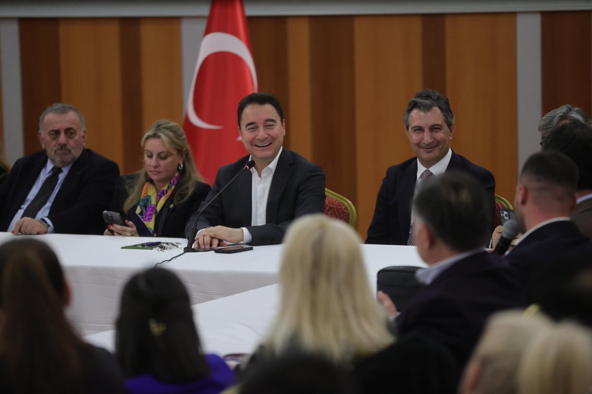 izmirdedeva's tweet image. İftar programımızdan önce Genel Başkanımız Sn. Ali Babacan ile teşkilat buluşması gerçekleştirdik.
#Deva #izmirdeva #DevaPartisi #AliBabacan