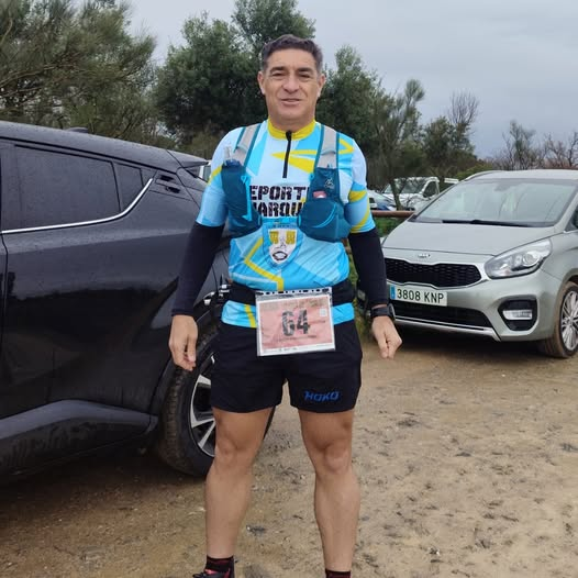 Hoy, Antonio se ha presentado en El Cuervo a dar cuenta del CxM Sierra de Gibalbín. Sabemos dos cosas que se lo ha pasado bien y que se ha dado un buen lote de barro. Vaya semanitas de agua que llevamos pero por lo que vemos siempre hay un Charquito dispuesto a echarse al camino.