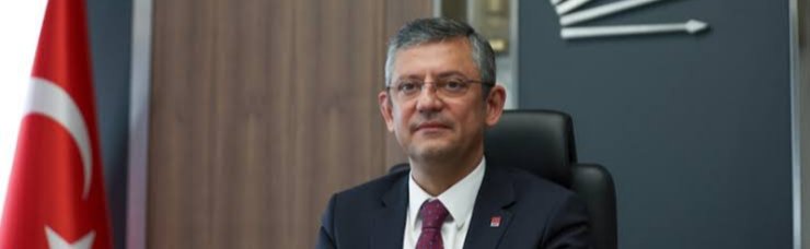 Özgür Özel'den erken seçim çağrısı: Daha 2621 sandık açılmamışken, Ekrem İmamoğlu'nun aldığı oy sayısı 14 milyon 850 binin üstünde. Her birisi teker teker tutanak altında, işlenmiş halde. Bugünkü seçim sonuçları Erdoğan'ın meşruiyetini tartışmaya açmıştır.