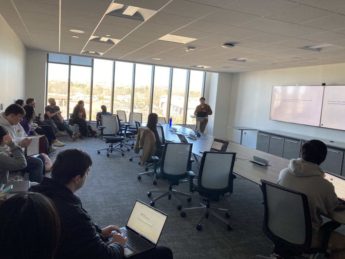 CHCI_VT's tweet image. Great talks from Manhua Wang and Sidney Wong!