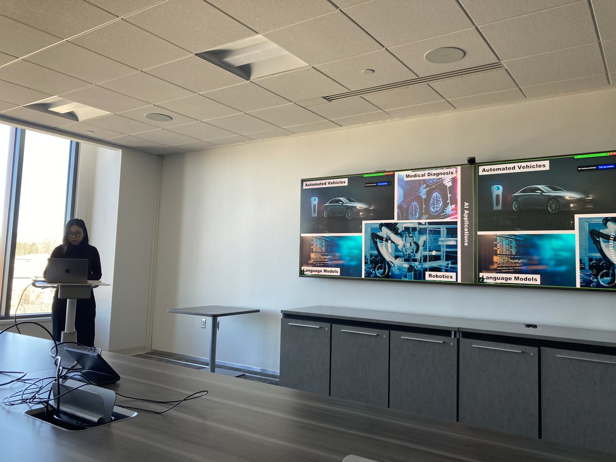 CHCI_VT's tweet image. Great talks from Manhua Wang and Sidney Wong!