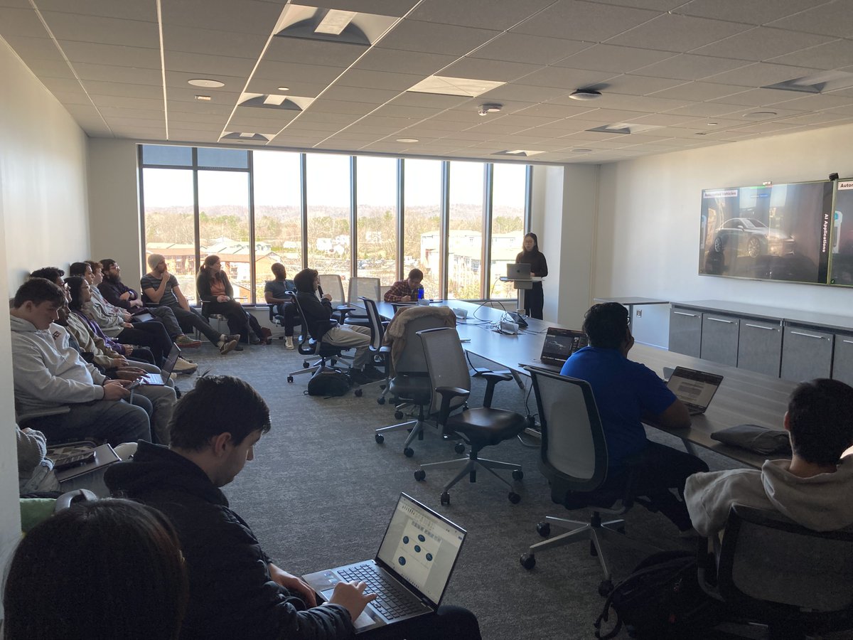 CHCI_VT's tweet image. Great talks from Manhua Wang and Sidney Wong!