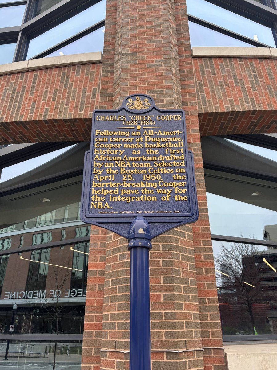 LCU_Chap_Radio's tweet image. Sights and views from downtown Pittsburgh the day before the NCAA DII Women’s Elite 8. #WEliteEight #D2WBB
