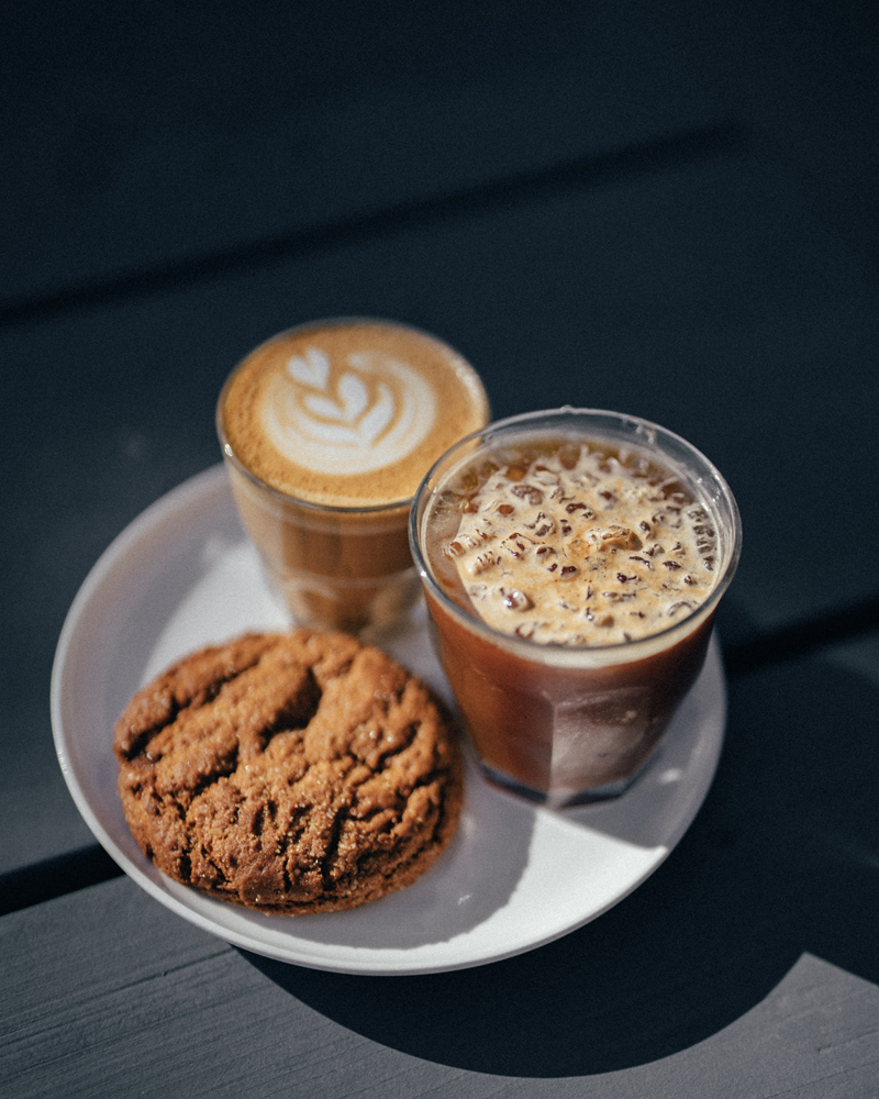 Early spring means not having to decide between hot and iced coffees...
They're decaf, have one of each. 💙