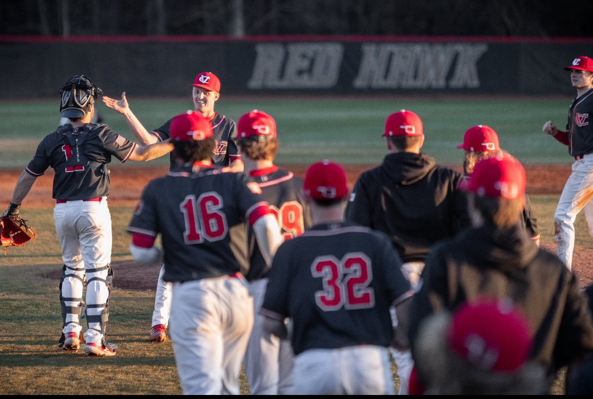 Red Hawks come roaring back to take game 3 in extras! Back at it this Wednesday for the first of 6 straight Wednesdays with Cleveland! 

F/10

Red Hawks- 8
Patriots- 7

#thevalley
