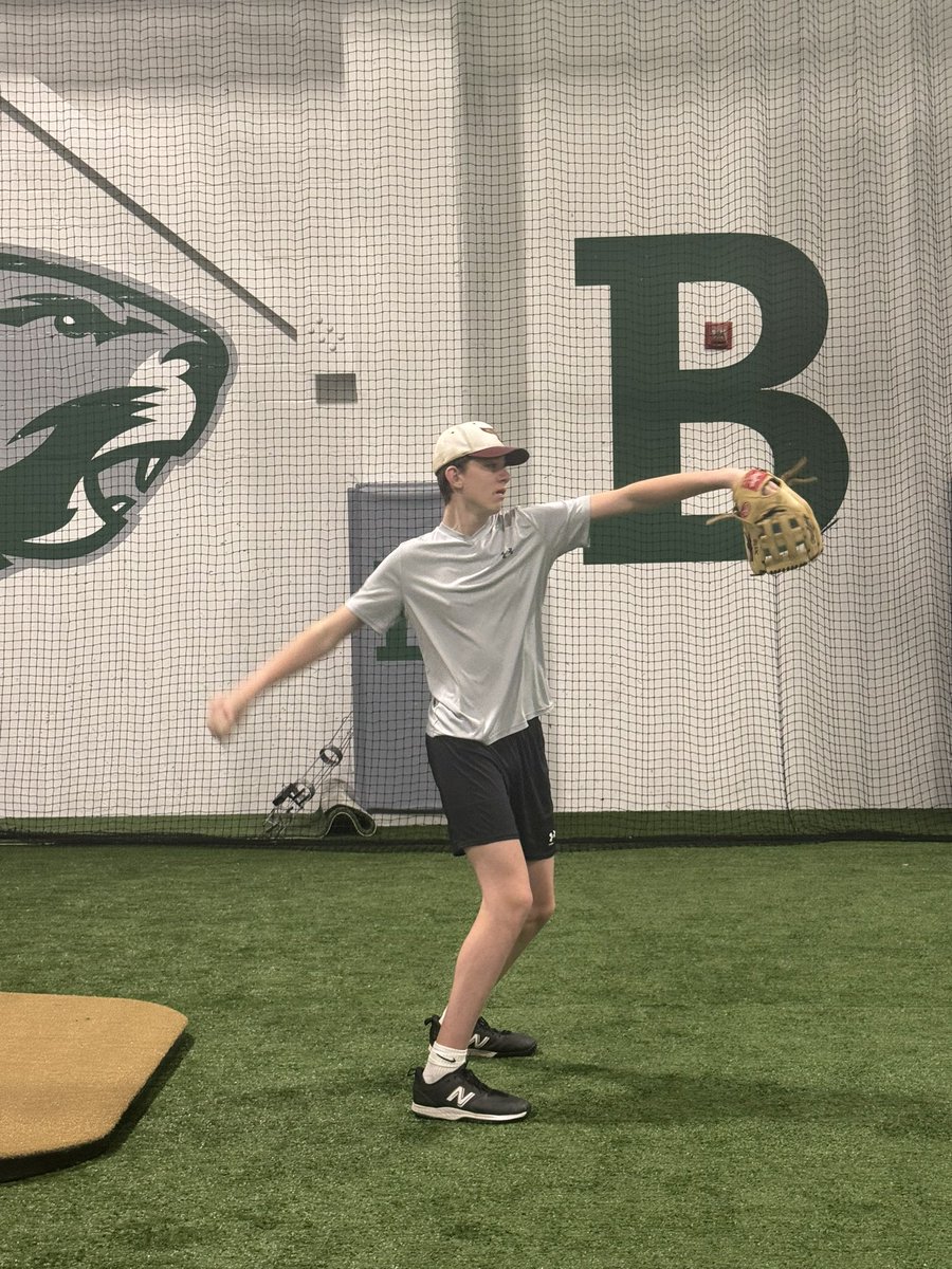 Eliberkley21's tweet photo. Snuck in one more session.. ⚾️💪🏻🦅 @CoachYaff @sharon_baseball @BUncommitted #eaglepride🦅 https://t.co/rfQhlYo5IP