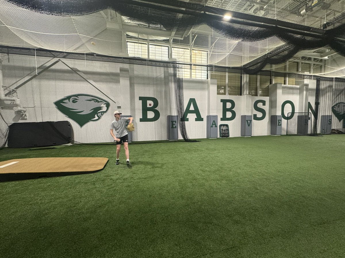 Eliberkley21's tweet photo. Snuck in one more session.. ⚾️💪🏻🦅 @CoachYaff @sharon_baseball @BUncommitted #eaglepride🦅 https://t.co/rfQhlYo5IP