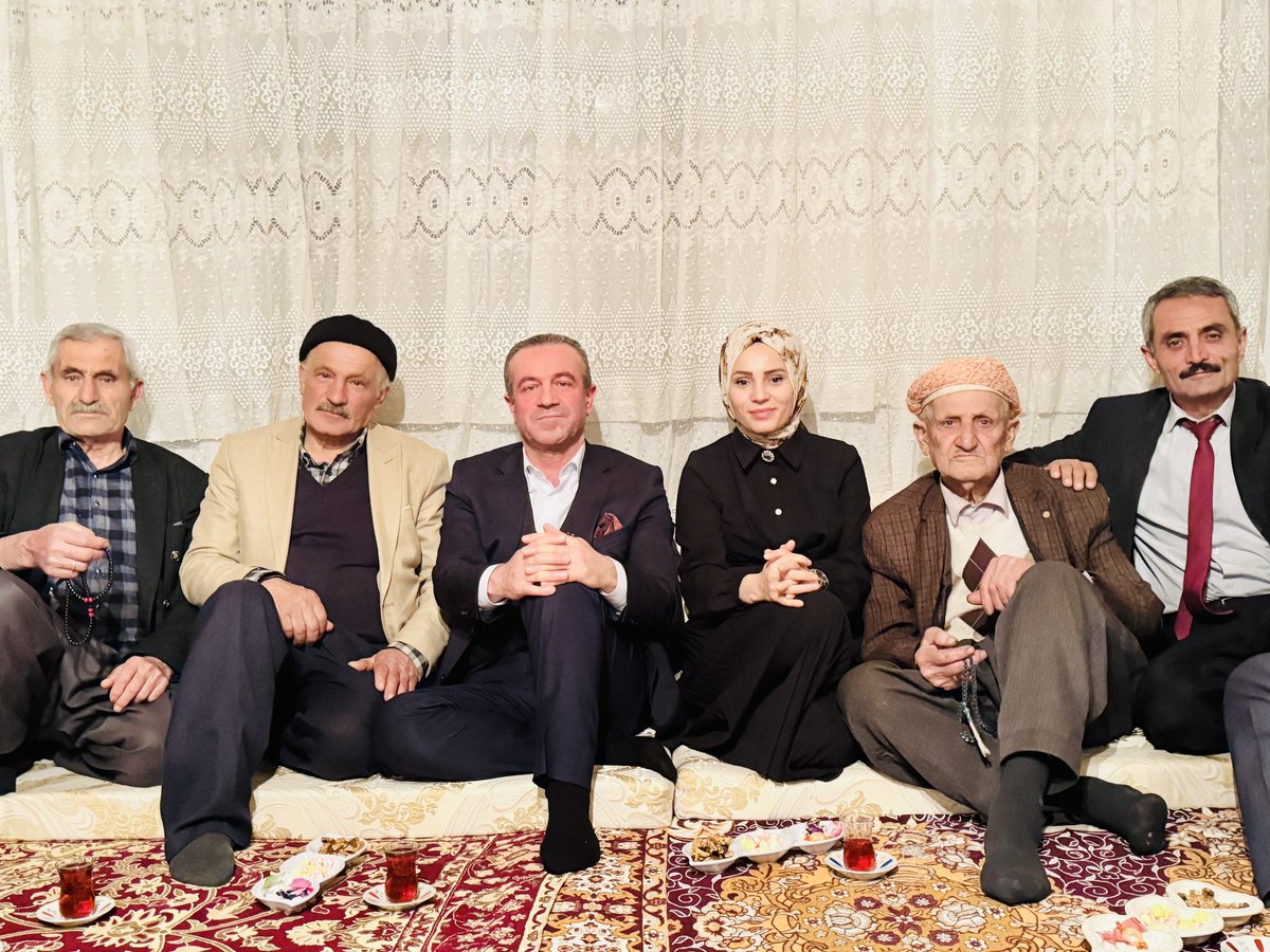 Akkadin_Hakkari's tweet photo. 📍Durankaya  Pınarbaşı 
İl Başkanımız sn @KayaZeydin
Kadın Kolları Bşk @GunesHyv , Durankaya Belediye Bşk @ismaildmirci30 birlikte;

Ramazan-ı Şerif ayının birlik beraberlik ve paylaşma ruhunu en güzel şekilde yaşamak ve yaşatmak için  hemşehrilerimizin Sofralarına konuk oluyor https://t.co/QEeIwvi1ZC