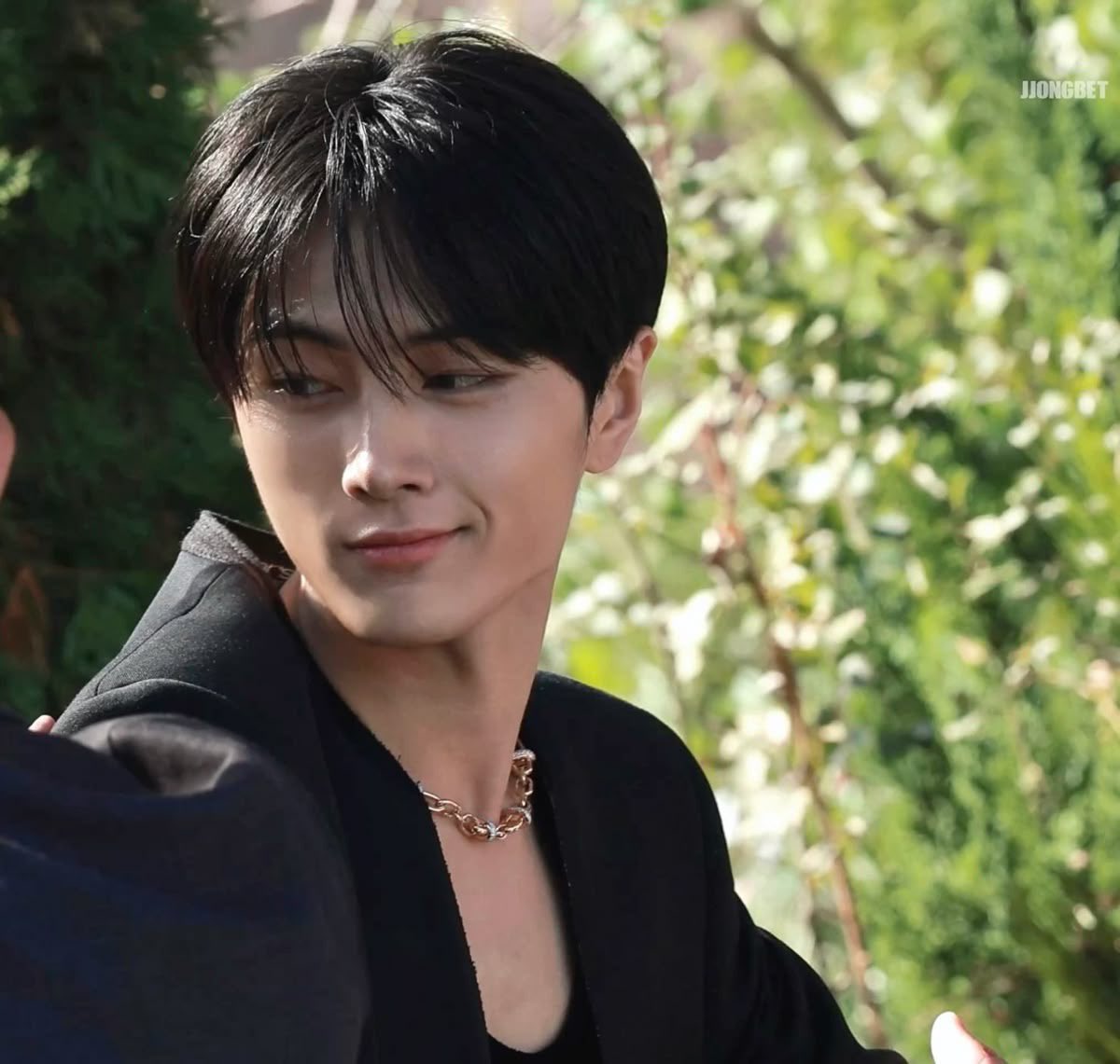 acej4y_02's tweet image. His elegant