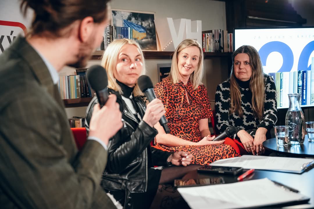 Michelle Dunne (@notdunneyet) on Twitter photo A whistle-stop trip to stunning Prague for the launch of the #Czech edition of #TheGoodGirl 🇨🇿❤️
Thank you <a href="/Bourdon_knihy/">Nakladatelství Bourdon</a>
& Kosmas.cz & everyone at the beautiful <a href="/KnihovnaVH/">KnihovnaVáclavaHavla</a> for an amazing event 😊
I hope Czech readers enjoy #HodnáHolka A whistle-stop trip to stunning Prague for the launch of the #Czech edition of #TheGoodGirl 🇨🇿❤️
Thank you <a href="/Bourdon_knihy/">Nakladatelství Bourdon</a>
& Kosmas.cz & everyone at the beautiful <a href="/KnihovnaVH/">KnihovnaVáclavaHavla</a> for an amazing event 😊
I hope Czech readers enjoy #HodnáHolka
