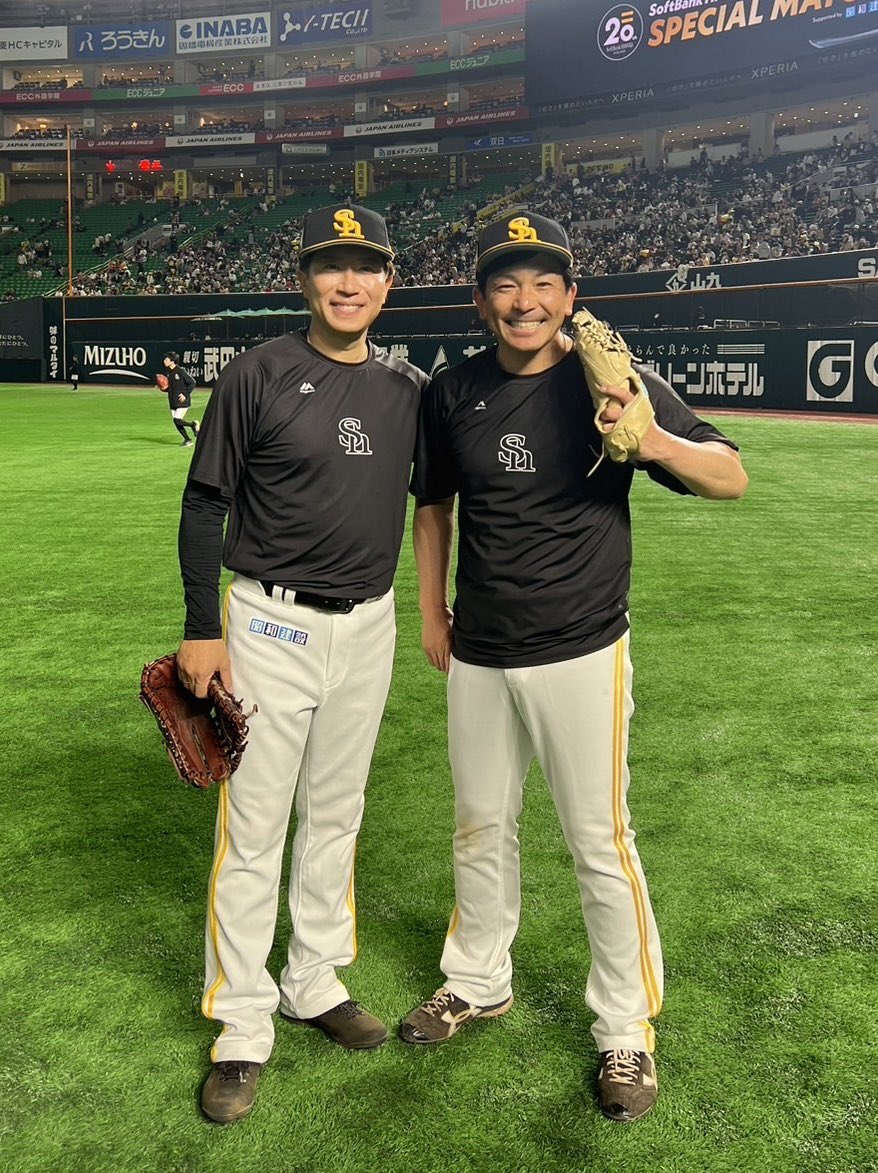 match_no3's tweet photo. ソフトバンクホークス２０周年記念OB戦に参加しました‼️練習での写真です‼️
和田さん、一週間前に引退試合まずは体休めてくださいね‼️
ズレータ選手、一年目に一緒にプレーして飛距離は衝撃でした‼️よかろうもん‼️
多村さん、アンダーアーマープレーヤーとして優しくして���らいました‼️ https://t.co/DN7b80izqN