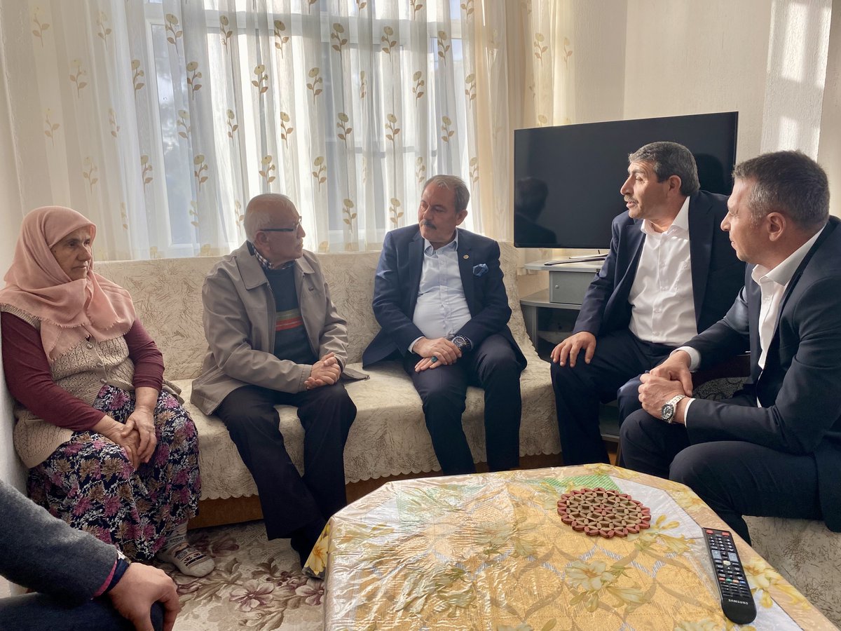 sahin_tin's tweet photo. #Çivril’deyiz! #Ramazan’ın bereketiyle ziyaretlerimize devam ediyor, muhabbetimizi tazeliyoruz. İlçe teşkilatımızla birlikte #Haydan Mahallesi’nde Celal Horasanlı ağabeyimizi ve ailesini hanesinde ziyaret ettik. Misafirperverliği için teşekkür ediyor, sağlık ve huzur diliyoruz. https://t.co/CgtAH5aPRs