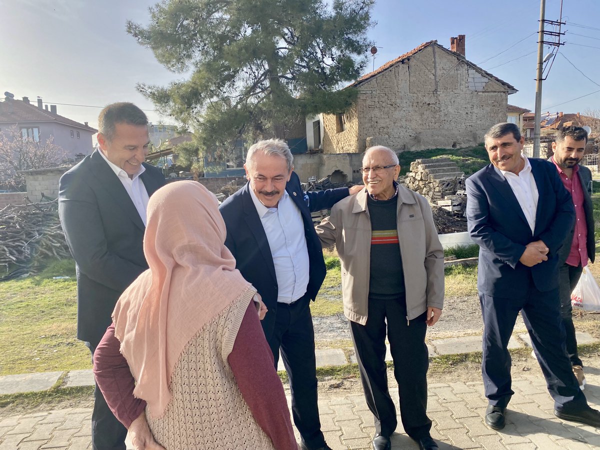 sahin_tin's tweet photo. #Çivril’deyiz! #Ramazan’ın bereketiyle ziyaretlerimize devam ediyor, muhabbetimizi tazeliyoruz. İlçe teşkilatımızla birlikte #Haydan Mahallesi’nde Celal Horasanlı ağabeyimizi ve ailesini hanesinde ziyaret ettik. Misafirperverliği için teşekkür ediyor, sağlık ve huzur diliyoruz. https://t.co/CgtAH5aPRs