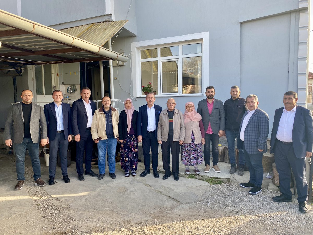 sahin_tin's tweet photo. #Çivril’deyiz! #Ramazan’ın bereketiyle ziyaretlerimize devam ediyor, muhabbetimizi tazeliyoruz. İlçe teşkilatımızla birlikte #Haydan Mahallesi’nde Celal Horasanlı ağabeyimizi ve ailesini hanesinde ziyaret ettik. Misafirperverliği için teşekkür ediyor, sağlık ve huzur diliyoruz. https://t.co/CgtAH5aPRs