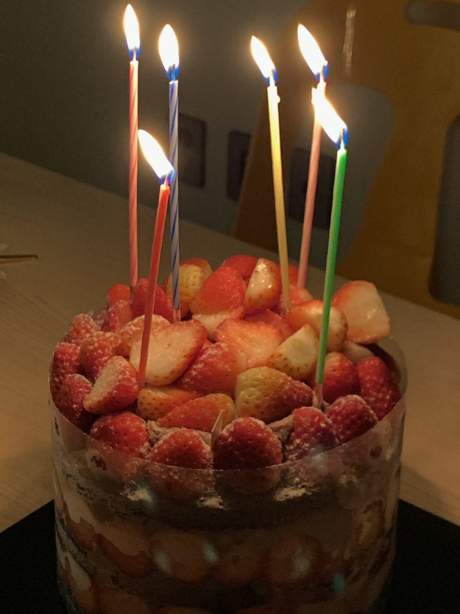 실수로 너무 많이 먹었어요
🤭