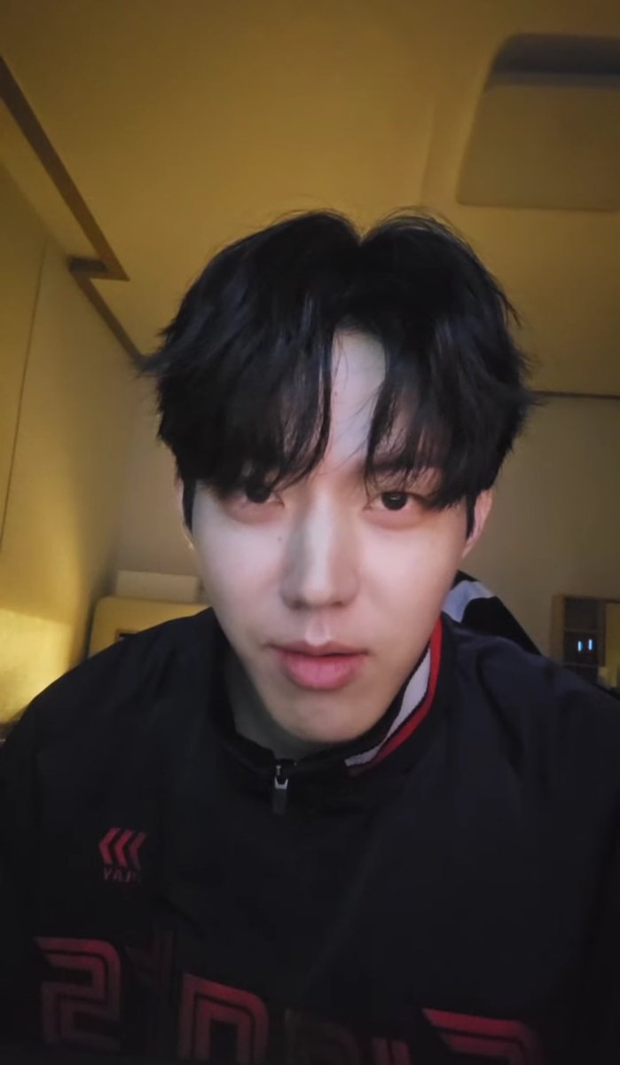 rinaiaksara's tweet image. ㅤㅤㅤㅤ
ㅤㅤㅤㅤ
Sementara vidcall dulu karena belum bisa ketemu dan lagi dilarang main ke rumah👊
ㅤㅤㅤㅤ
ㅤㅤㅤㅤ