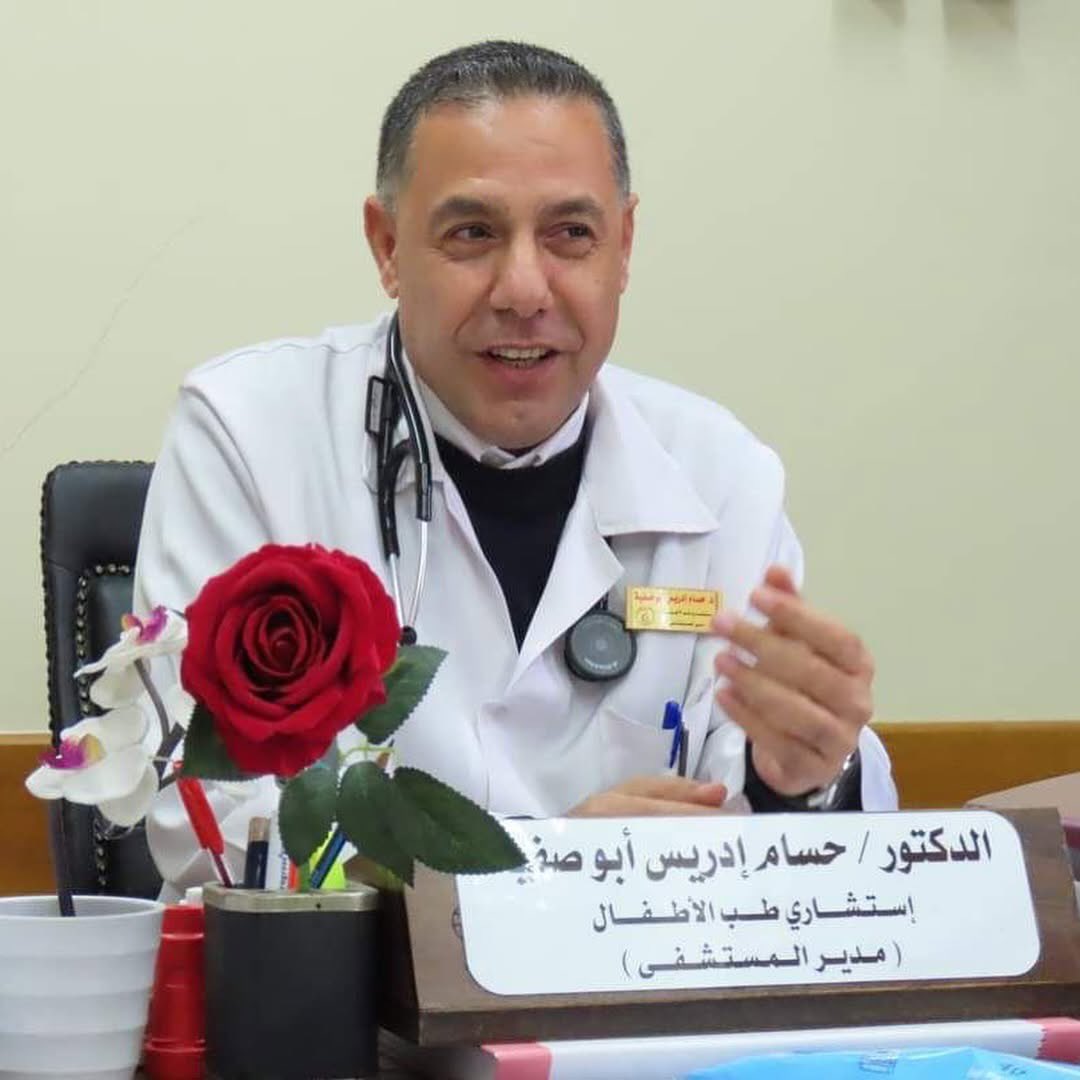 EyeonPalestine's tweet photo. The lawyer of the detainee Dr. Hussam Abu Safiya: 

��Dr. Hussam Abu Safiya suffers from a serious eye injury as a result of being beaten.”

“Detainee Hussam Abu Safiya spent 25 days in solitary confinement in Ofer prison, during which he underwent several interrogations, the longest of which lasted 13 days.”

“Dr. Hussam Abu Safiya was physically, mentally, and emotionally exhausted in Ofer prison.”

محامية الأسير الدكتور حسام أبو صفية، 

: “الدكتور حسام أبو صفية يعاني من إصابة جدية في العين نتيجة تعرضه للضرب”.

 “قضى المعتقل حسام أبو صفية 25 يومًا بالعزل الانفرادي في سجن عوفر، وخضع فيه لعدة تحقيقات كان أطوله مدة 13 
يومًا”.

 “تم إنهاك الدكتور حسام أبو صفية في سجن عوفر جسديًا ومعنويًا ونفسيًا”.