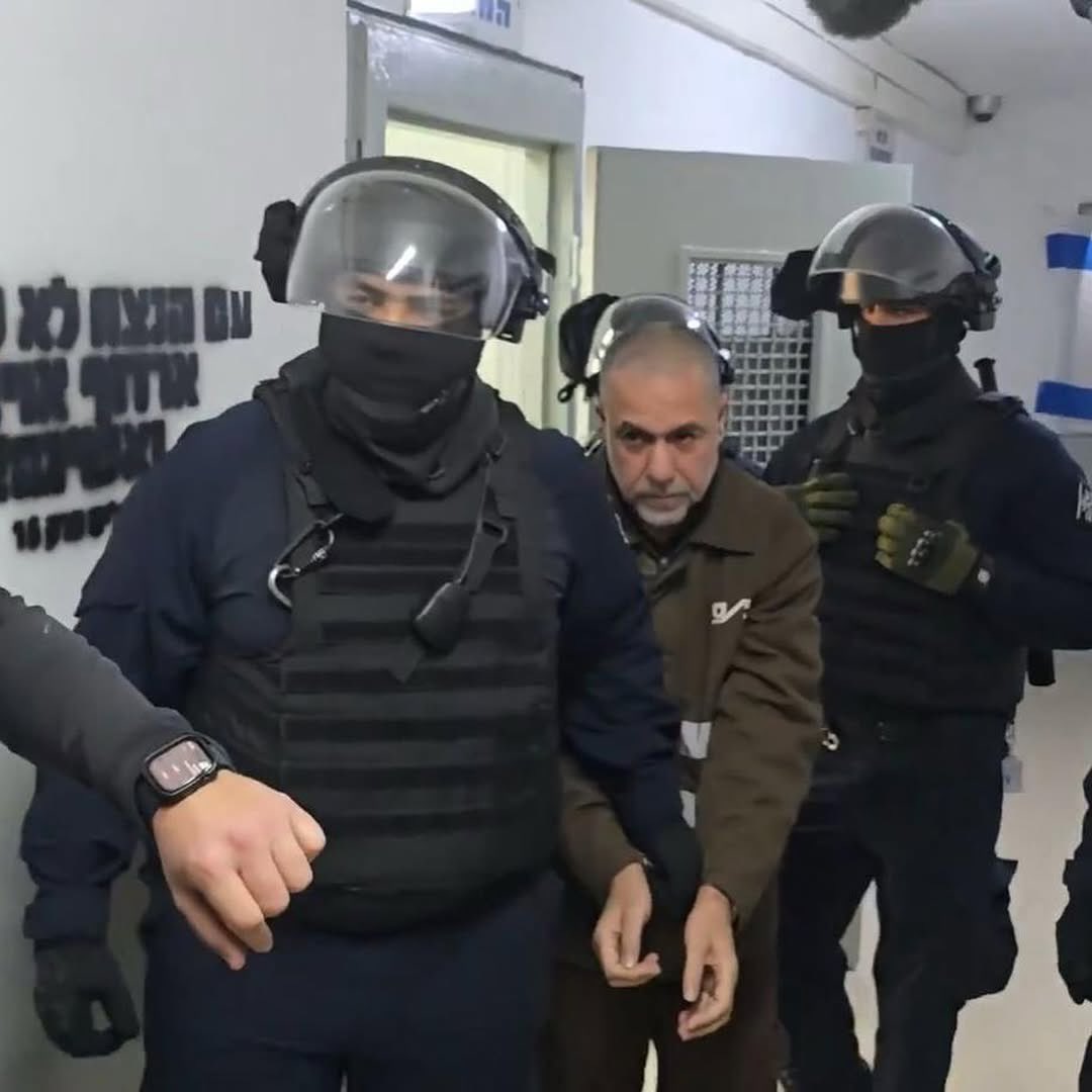 EyeonPalestine's tweet photo. The lawyer of the detainee Dr. Hussam Abu Safiya: 

��Dr. Hussam Abu Safiya suffers from a serious eye injury as a result of being beaten.”

“Detainee Hussam Abu Safiya spent 25 days in solitary confinement in Ofer prison, during which he underwent several interrogations, the longest of which lasted 13 days.”

“Dr. Hussam Abu Safiya was physically, mentally, and emotionally exhausted in Ofer prison.”

محامية الأسير الدكتور حسام أبو صفية، 

: “الدكتور حسام أبو صفية يعاني من إصابة جدية في العين نتيجة تعرضه للضرب”.

 “قضى المعتقل حسام أبو صفية 25 يومًا بالعزل الانفرادي في سجن عوفر، وخضع فيه لعدة تحقيقات كان أطوله مدة 13 
يومًا”.

 “تم إنهاك الدكتور حسام أبو صفية في سجن عوفر جسديًا ومعنويًا ونفسيًا”.