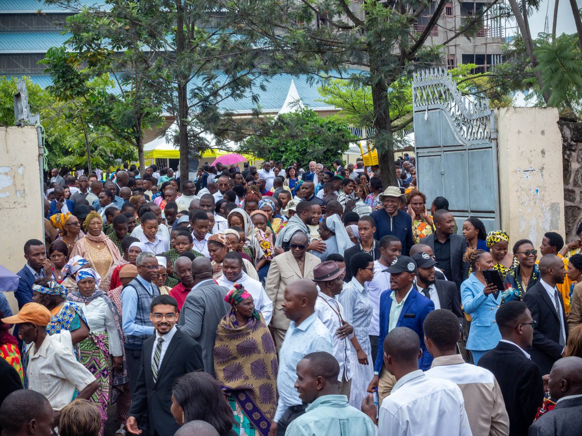 #Goma : Mgr #Willy_Ngumbi, évêque du diocèse de Goma, a célébré, le mercredi 19.03,une messe d'ordination sacerdotale pour 15 nouveaux prêtres au sanctuaire d'adoration.

Cette célébration a connu la participation de quelques membres du AFC/M23