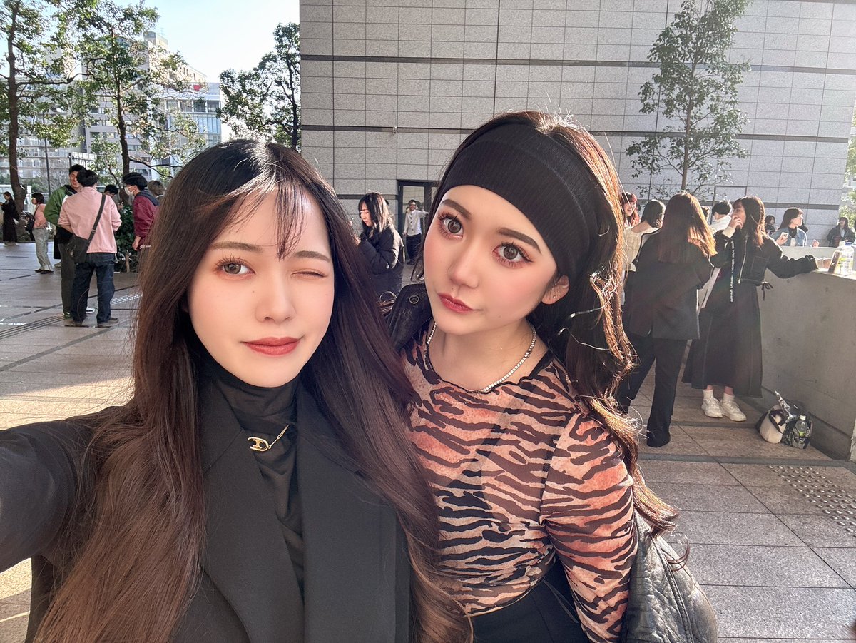 _04queen's tweet photo. 念願すぎるHANAデビュー直前イベント🌹🖤
もう登場から退場まで号泣でした✨

最高の時間を本当にありがとうございました🩷
これからも一生着いていく‼️
@HANA__BRAVE 
@chanmina1014 

#HANA
#HANAデビュー直前イベント
#NoNogirls
#蛇Queen https://t.co/nsFnQn7QXR