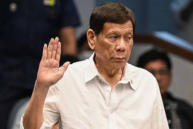 Dari WAG...

Pengadilan Den Haag Gempar Semalam!

Pada 19 Maret, Rodrigo Duterte hadir di Pengadilan Kriminal Internasional (ICC) dengan kursi roda untuk menjalani sidang. 

Begitu hakim ICC membacakan dakwaan "kejahatan terhadap kemanusiaan," mantan Presiden Filipina berusia 79