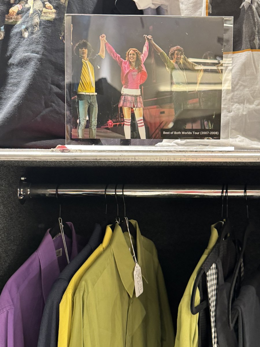 niley crumbs in jonas museum